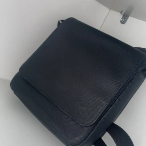  Lacoste - Bra sick köpte den på min ball väldigt stiligt 🔥 passar bra på en dejt eller en middag eller en ute kväll 