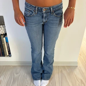Levis bootcut jeans - Såå snygga lågmidjade bootcut jeans från Levis. Superbra skick! 🩵🩵🩵