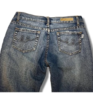 Lågmidjade jeans - Säljer då dem blivit för små för mig, sjukt snygga o väldigt låga. Pris går att diskutera💕