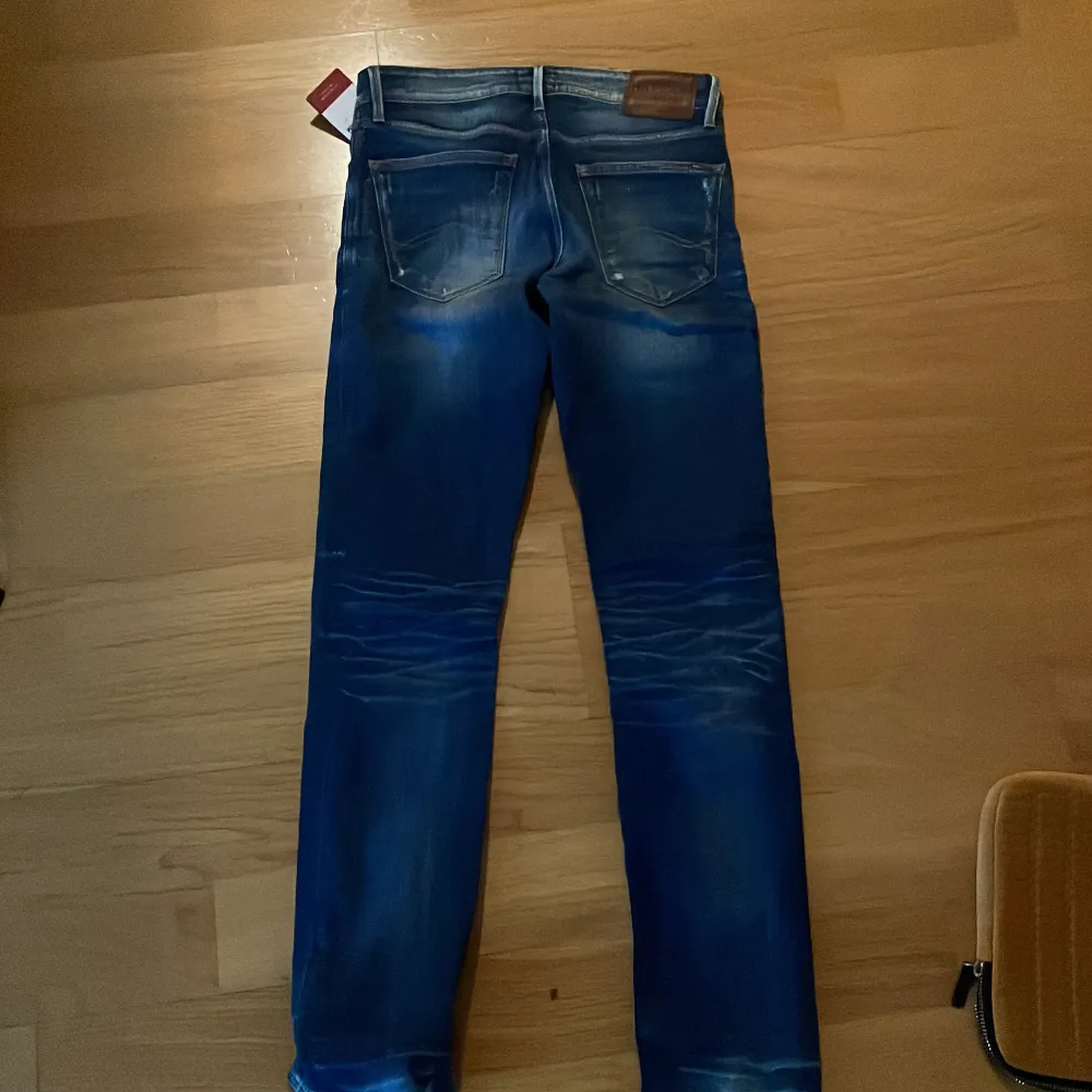 Tommy Hillfiger Jeans | Helt Nya med Tags | Slim fit | W 29 L 32 | Modellen är 176 och väger 56kg | Fraktar spårbart via PostNord eller Instabox på köparens bekostnad | Frågor eller funderingar så hör av dig! Mvh JacobsCloset . Jeans & Byxor.