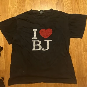 T-shirt  - säljer min älskade i ❤️Beijing t-shirt, väl omhändertagen😇🙌