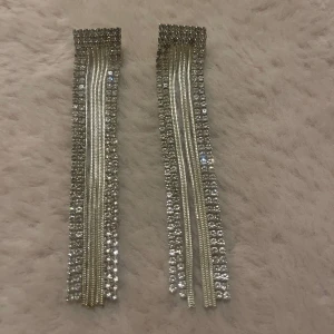 Örhängen  - Säljer jättefina örhängen, priset går att diskutera. 