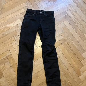 Levis 502 - Säljer mina knappt använda levis 502 slim taper! Ny pris 999kr mitt pris 299kr