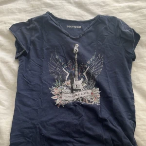 Snygg blå t shirt från zadig - Snygg bra skick blå t shirt från zadig