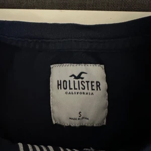 Hollister t-shirt - Använd ca 5 gånger. Storlek S, fler bilder kan ordnas. 