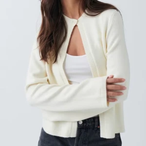 one button cardigan - säljer min kofta från gina tricot, använd en gång