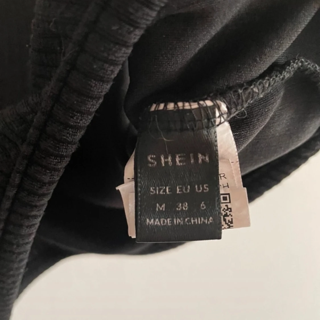 Svart ribbad croppad topp från Shein - 91