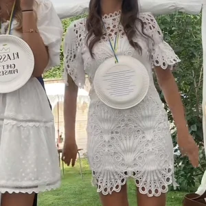 Studentklänning - Säljer min student klänning i storlek S som endast är använd en gång på studenten. Man får med en underklänning som inte sitter fast med klänningen men har köpt den separat till klänningen. Klänningen är i ny skick, nypris 800💞 Märket är BY IC. 