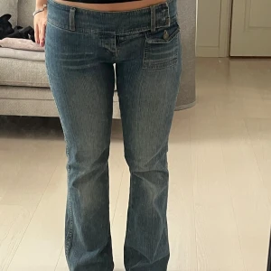 Bootcut low waist  - Supersnygga low waist bootcut köpta i frankrike på secondhand därav vet jag ej märket! 💓 