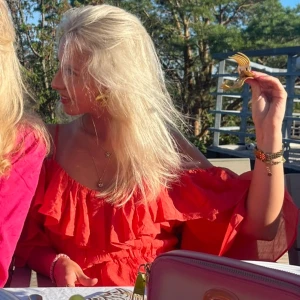 Orange klänning - Såå fin klänning från hm!! Strlk M passar mig bra som har S💕🌺🩷