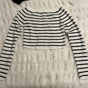 Randig tröja  - Randig magtröja från Shein i storlek M.