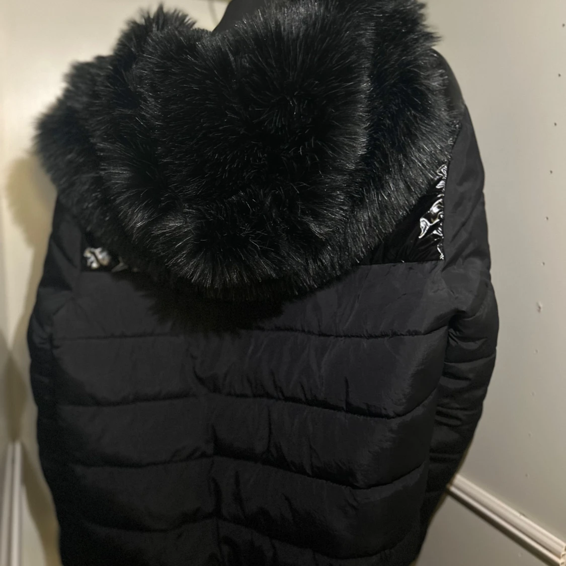 Svart pufferjacka från SikSilk - 90