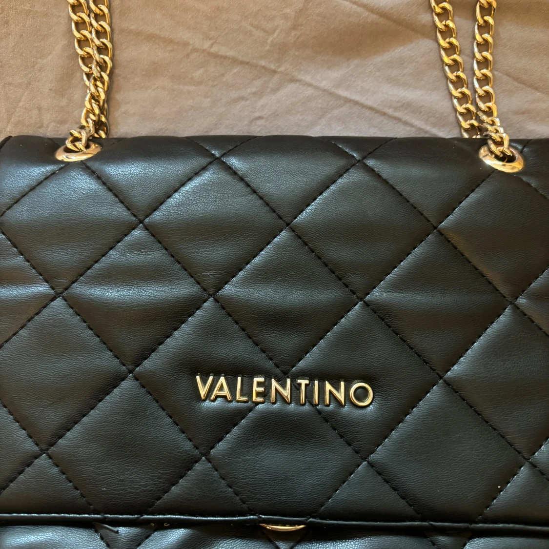 Svart quiltad axelväska från Valentino - 90