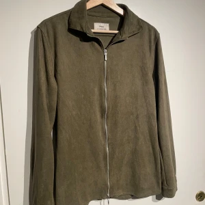 Cizere overshirt  - Super snygg och bekväm overshirt/tröja! 🍀storlek S 