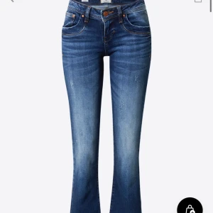 Blå bootcut jeans - Snygga blå bootcut jeans som jag säljer pågrund av att dom inte kommer till användning längre❤️