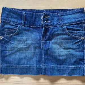Blå jeanskjol - Säljer en snygg blå jeanskjol🦋