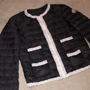 Moncler jacka 3/M - Väldigt elegant