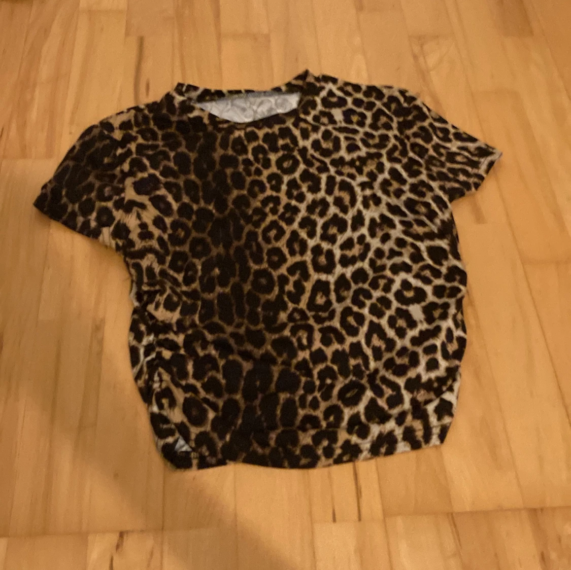 Leopardmönstrad t-shirt från SHEIN - 92