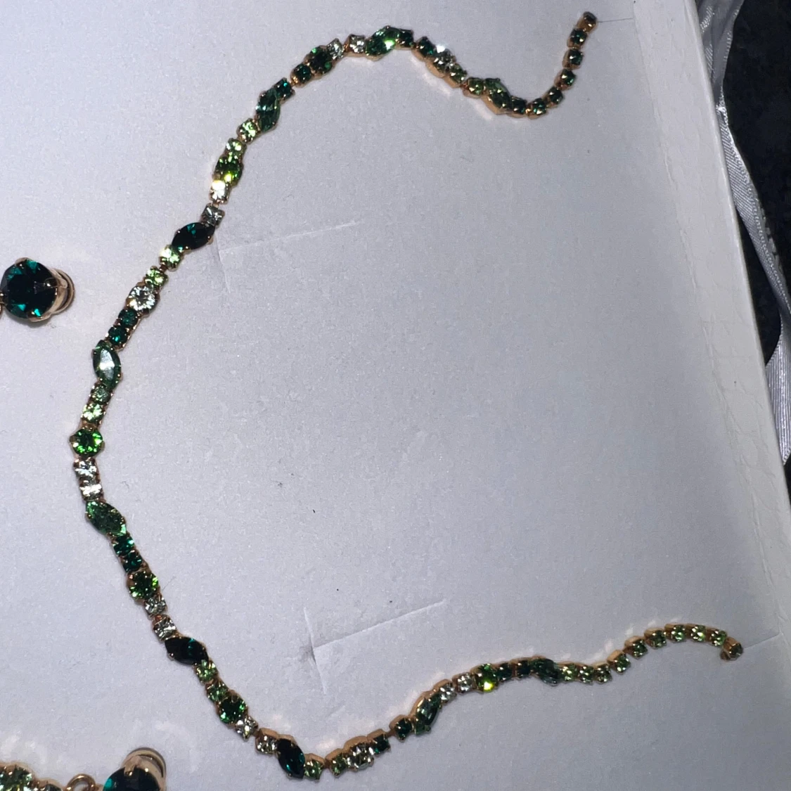 Grön smyckeset med örhängen, halsband, armband och ring - 91