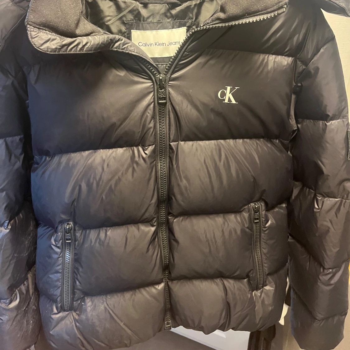 Svart pufferjacka från Calvin Klein - 91