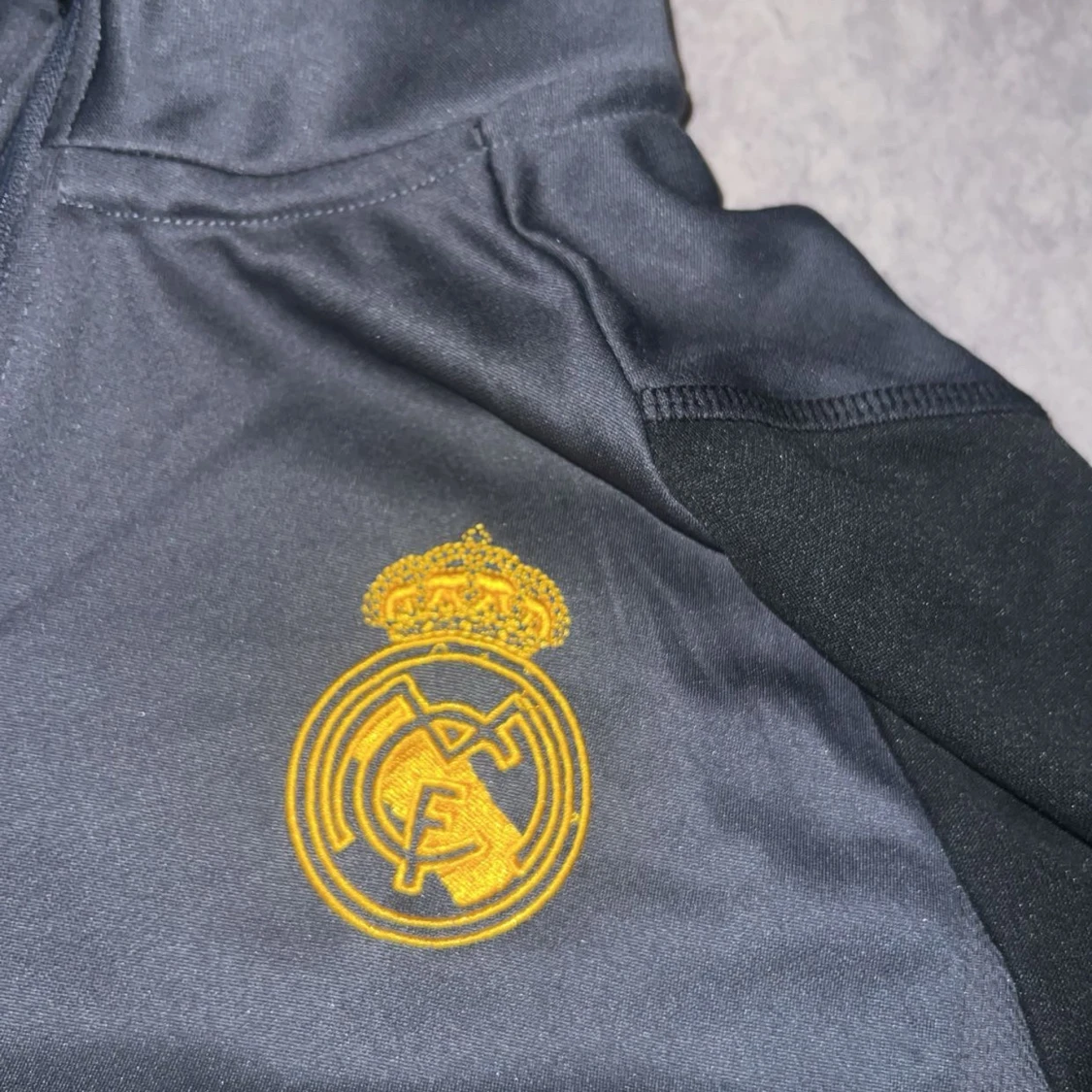 Svart långärmad Real Madrid tröja s/2021 - 90