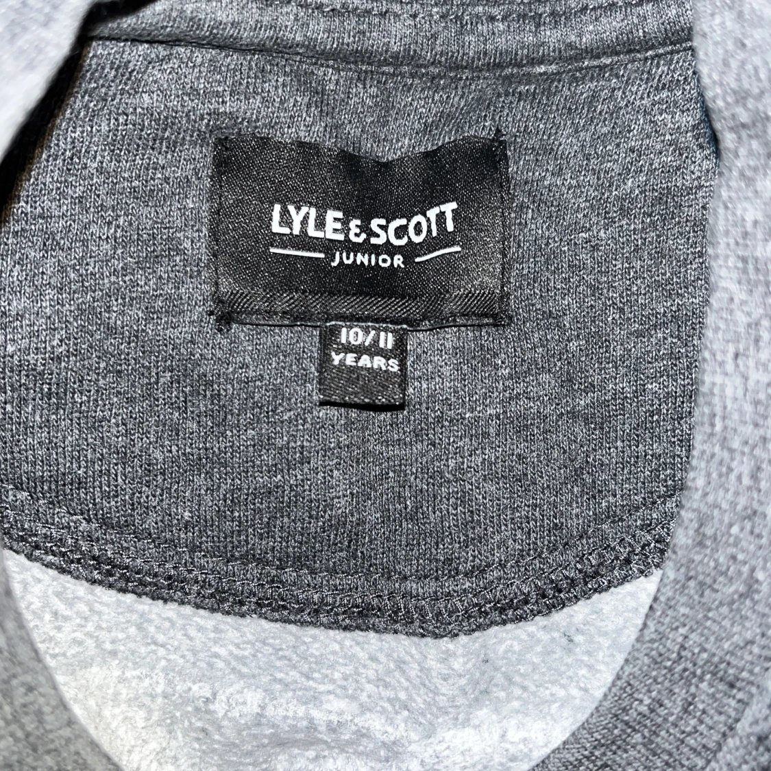 Grå tröja från Lyle & Scott Junior - 90