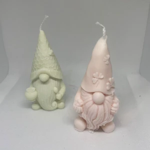 Tomtenissar  - Soja ljus i form av olika tomtenissar, välj vilken färg du vill och lägg till doft om så önskas! Vikten är upp mot 65 gram 