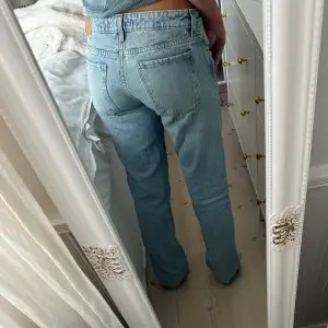 Superfina lågmidjade jeans! Jag är 166cm💕