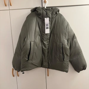 Pegador vinter jacka strl M - Helt ny Pegador vinterjacka i strl M. Lappen sitter kvar. Nypris cirka 2000 kr!