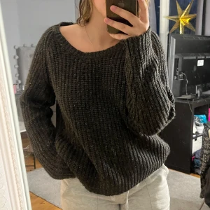 Stickad tröja  - Stickad tröja som inte kommer till användning 