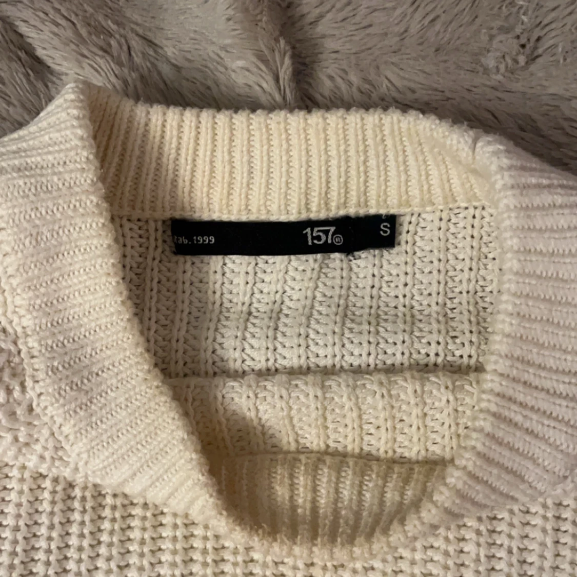 Vit/beige stickad tröja från 157 - 90