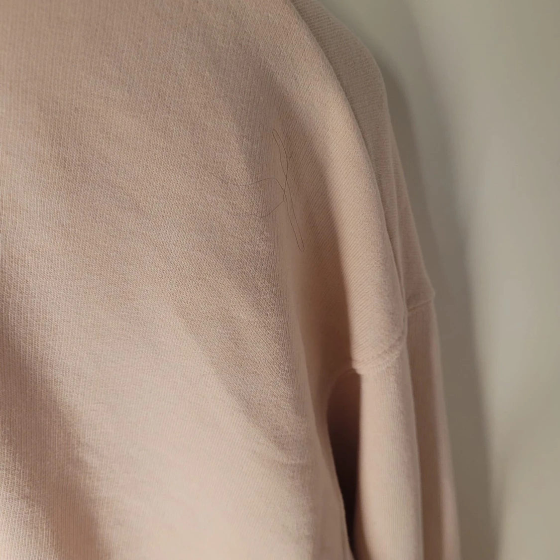 Beige sweatshirt med broderad text - 92