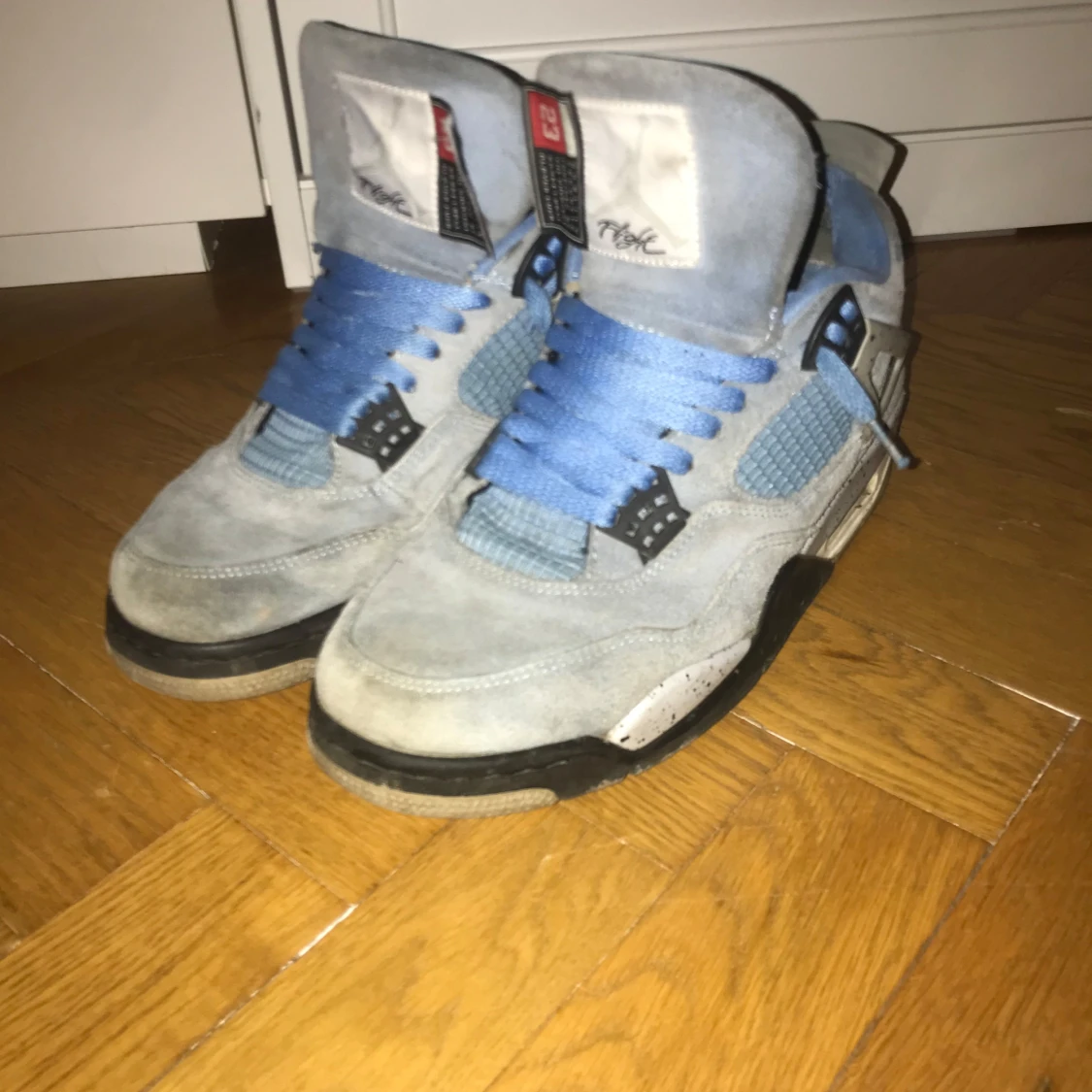 Jordan 4 University Blue  - 90