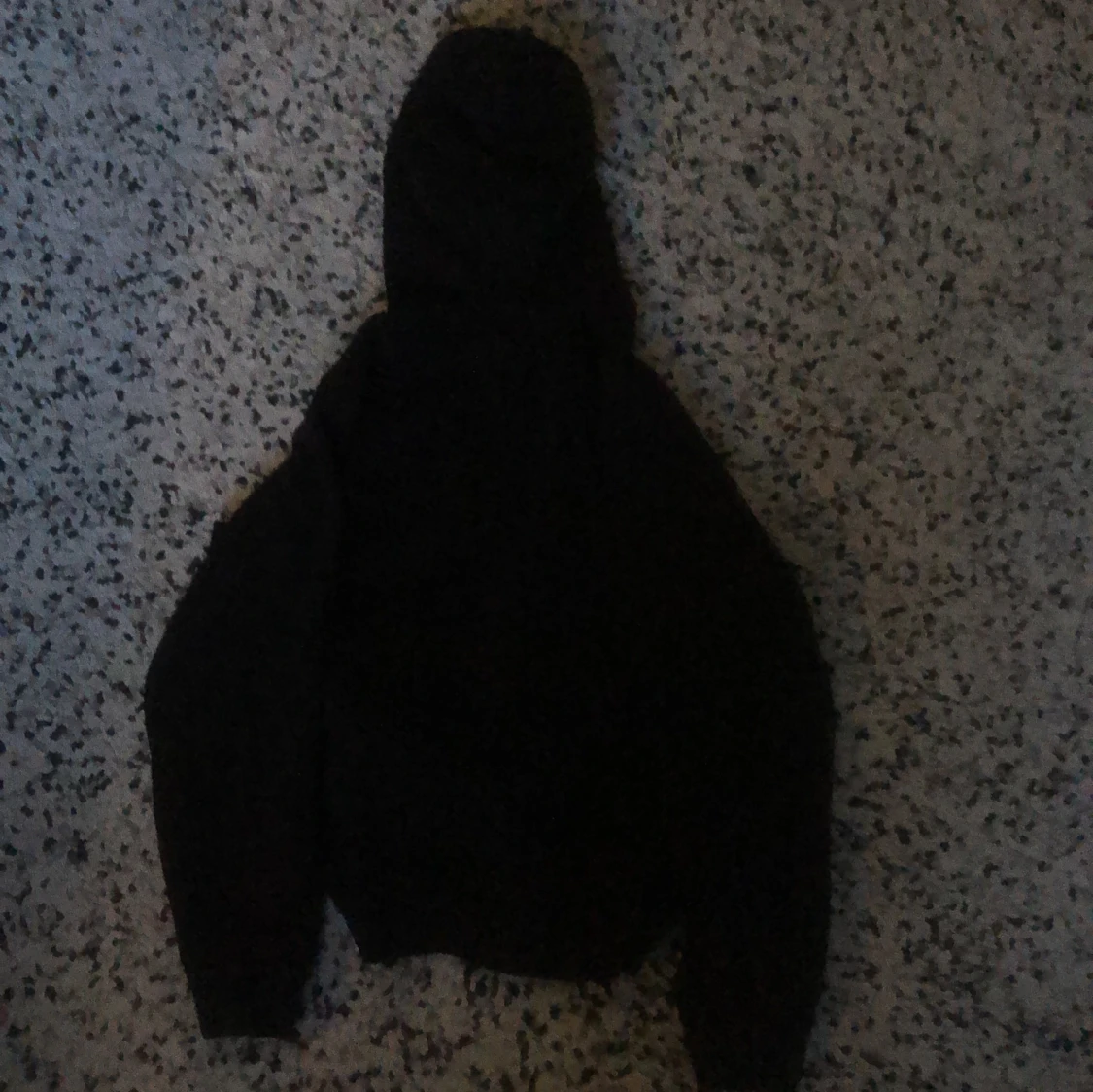 Svart hoodie från Weekday - 91