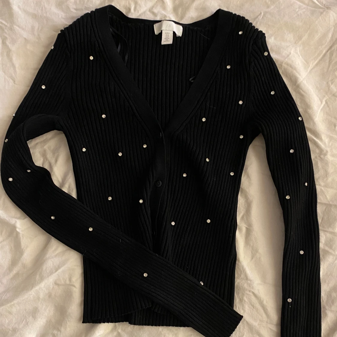 Svart ribbad kofta med stenar från H&M - 91