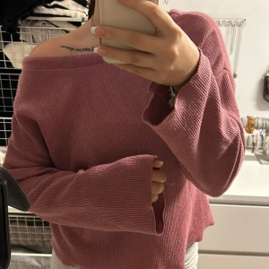 Rosa ribbad tröja - Säljer en superfin tröja från pull&bear i bra skick 💕💕
