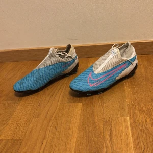 Nike performance phantom GT3 Academy FG - Använda några gånger, skick 7/10. Storlek 38,5. Pris kan säkert diskuteras 