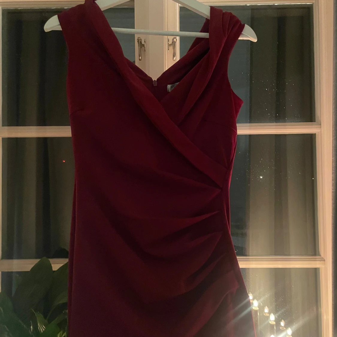 Vinröd balklänning från Goddiva - 90
