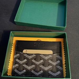 Korthållare  - Helt ny. Skriv om ni har frågor. Kan gå ner lite i pris.