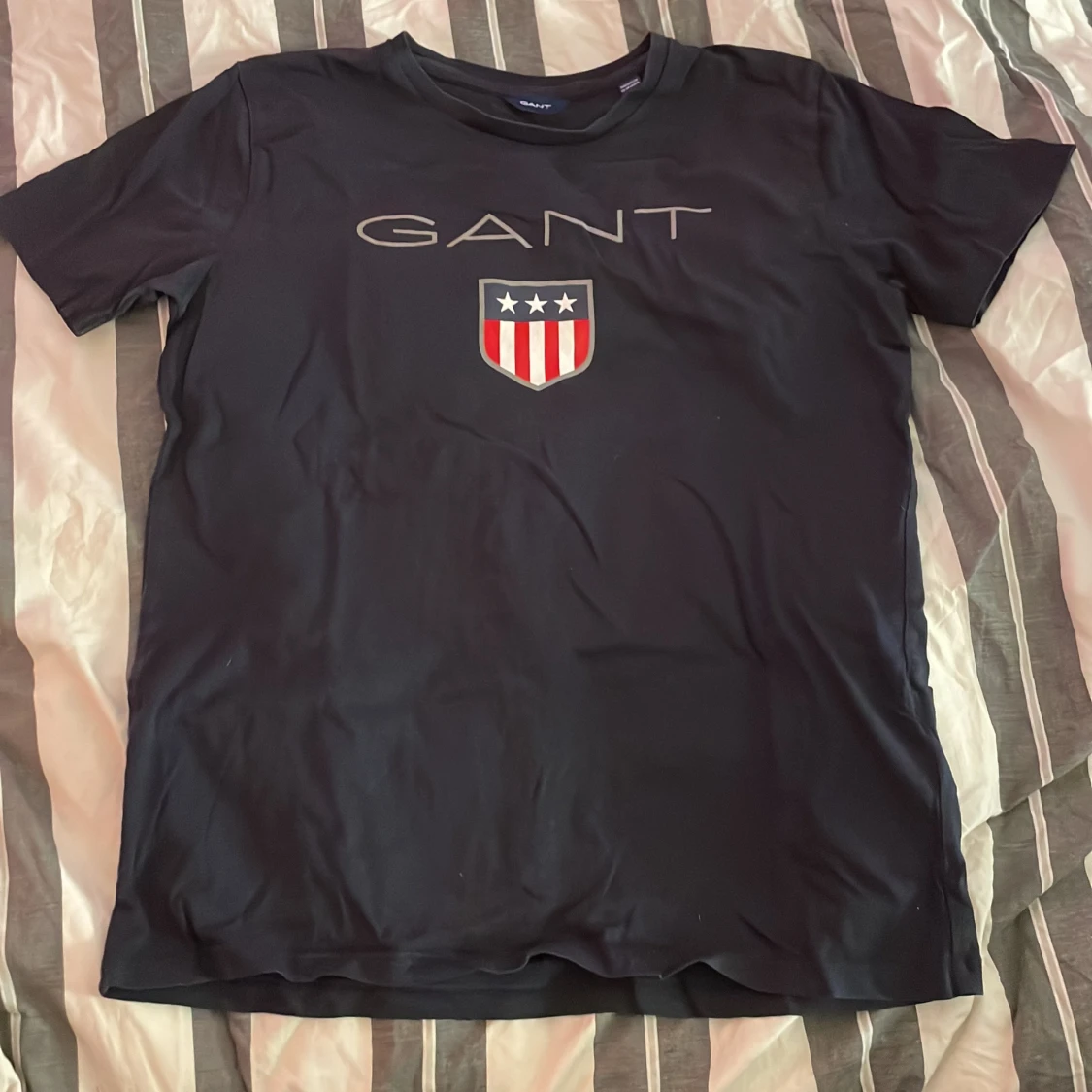 Marin blå t-shirt från GANT