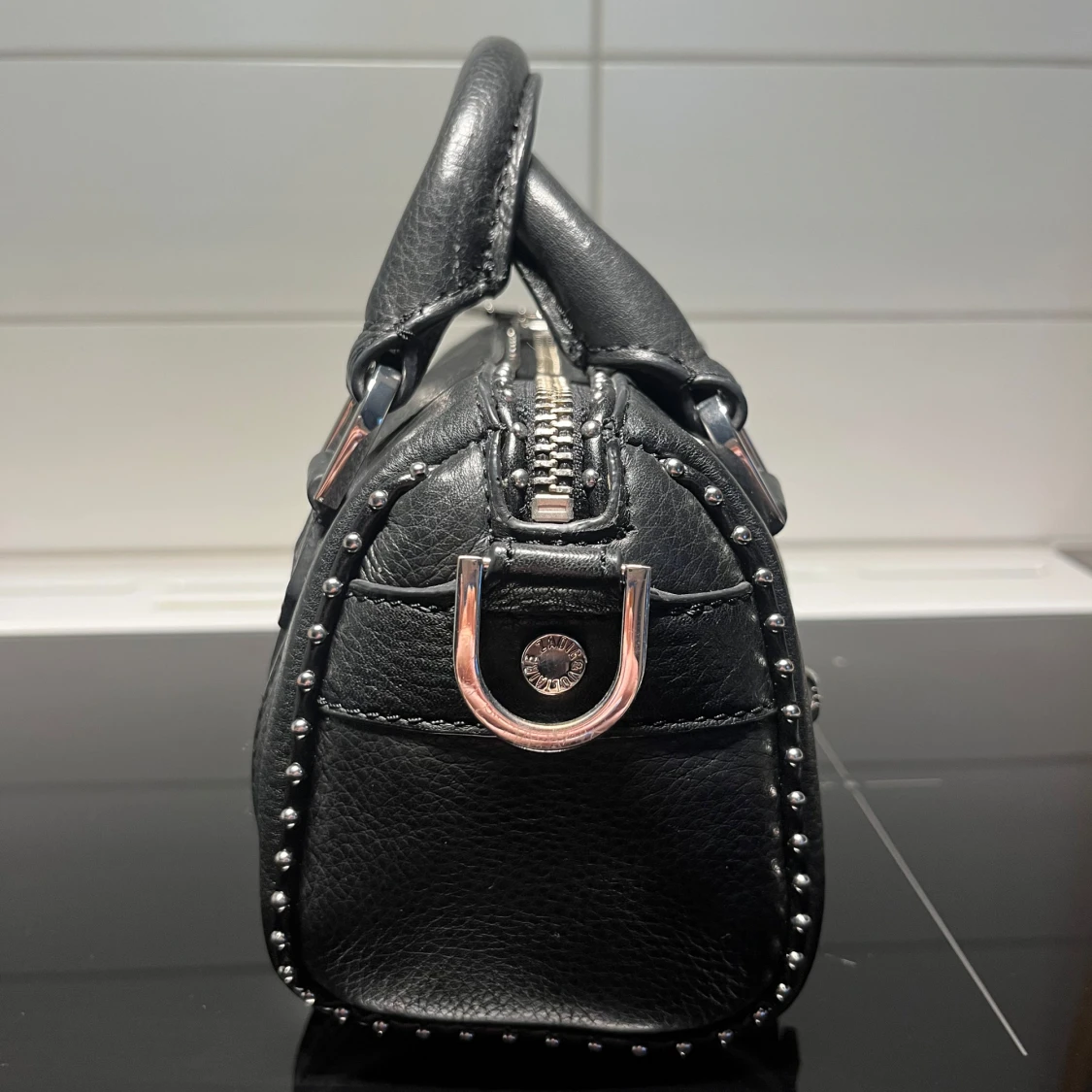 Svart handväska från Voltaire - 2