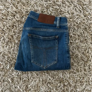Tiger of Sweden jeans - Säljer mina snygga Tiger of Sweden jeans. De är i storlek 32/32 och är i modellen slim. Vid mer frågor och funderingar så skriver ni till mig! 💬 