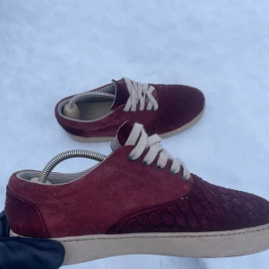Botega Veneta Sneakers  - Säljer ett av mina favorit skor nu. Jätte bra skick bara att sulan är lite sliten ( blir så vid lite användning). 