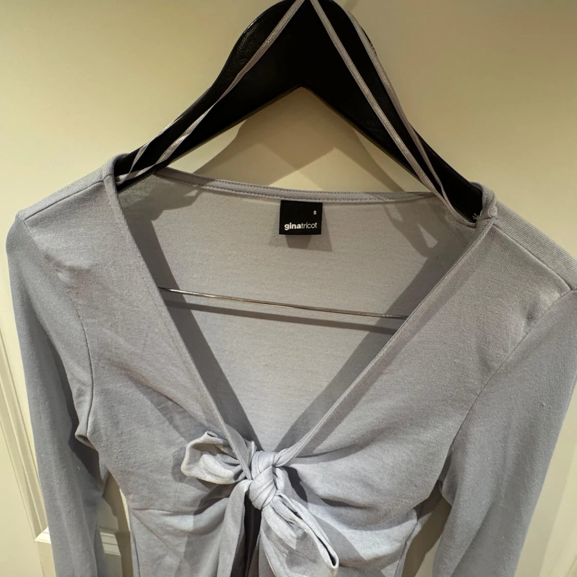 Tie top ifrån Gina tricot  - 91