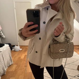 Beige kappa - Beige kappa från zara storlek 160 passar xs/s