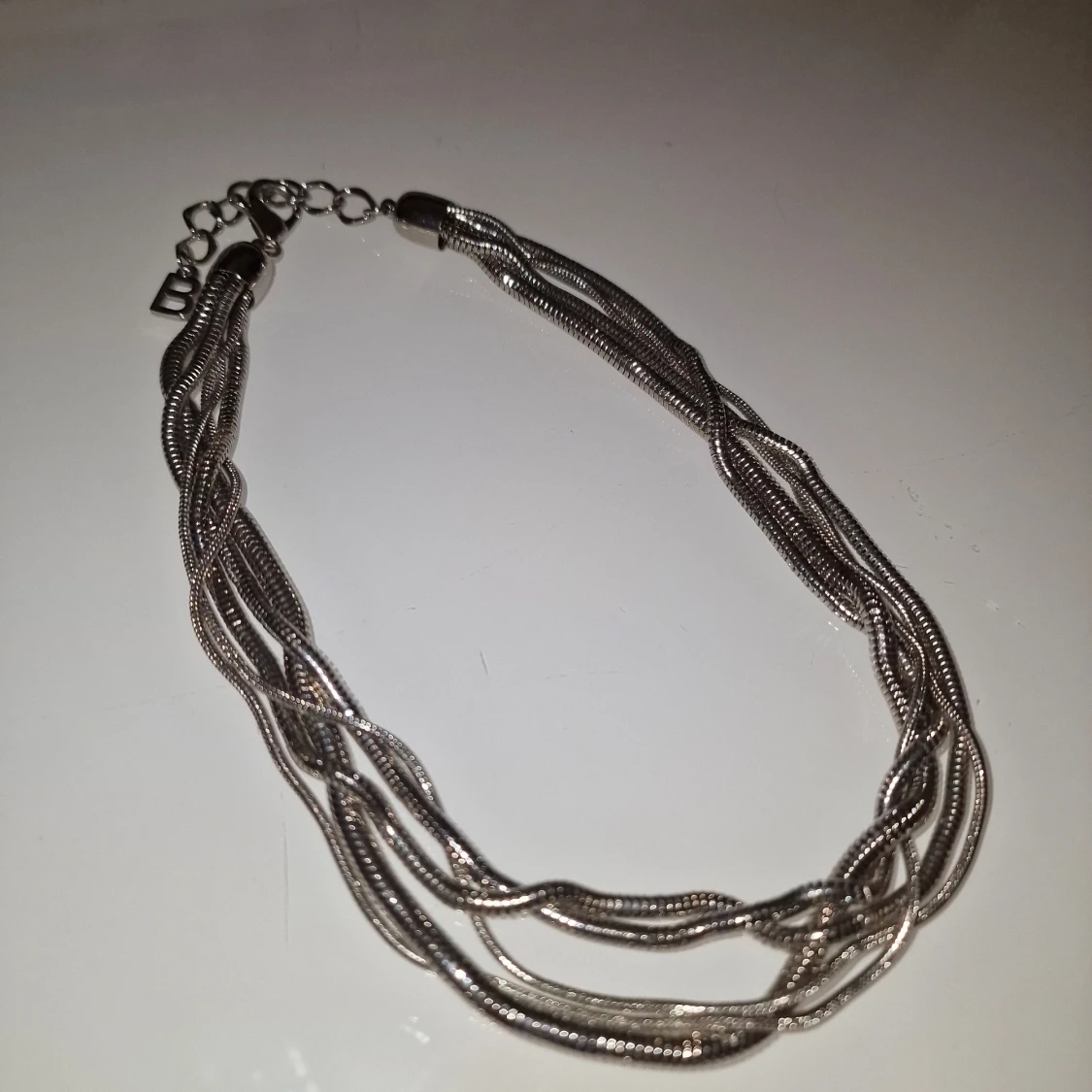 Flätat silverfärgat halsband - 91