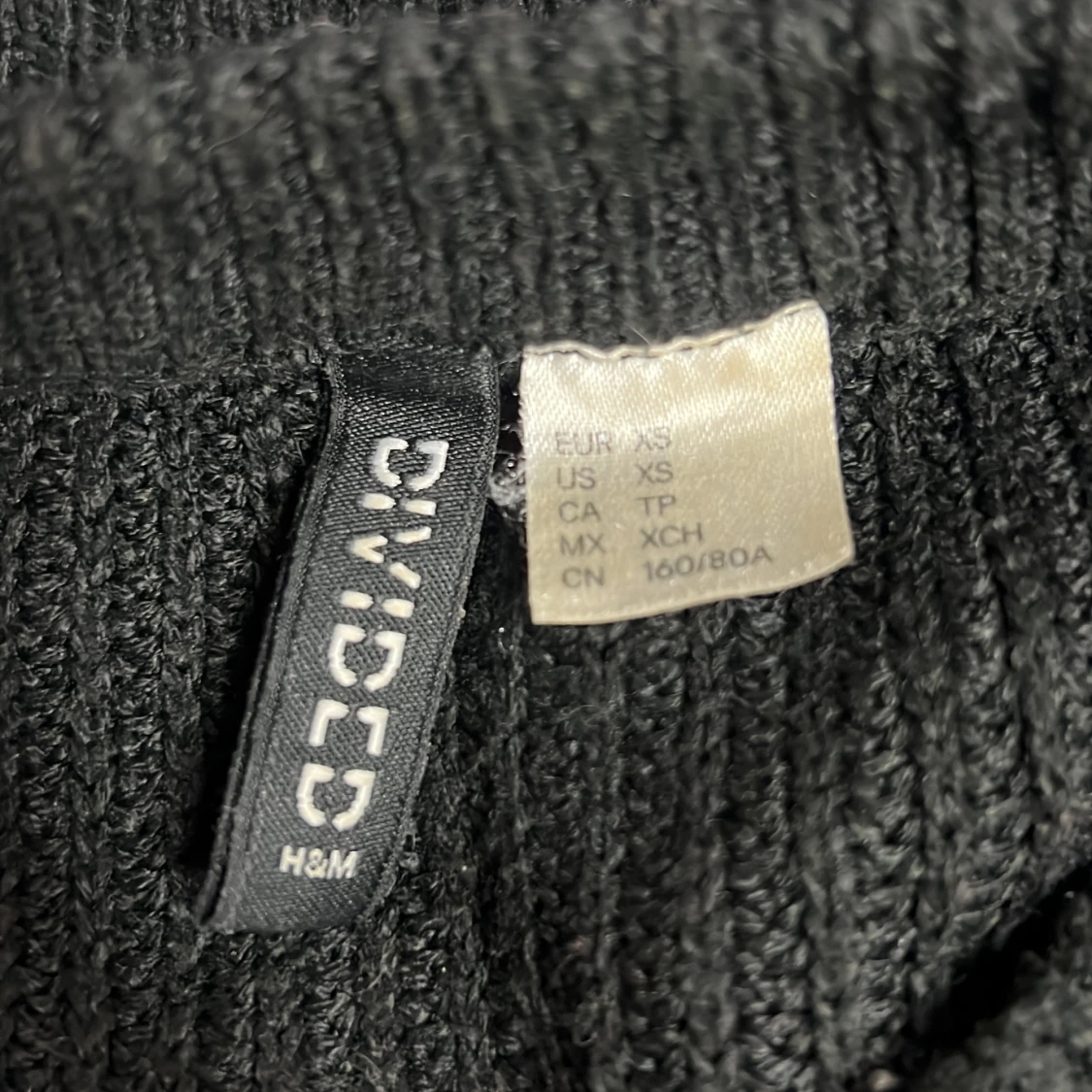Svart ribbad tröja från H&M Divided - 91