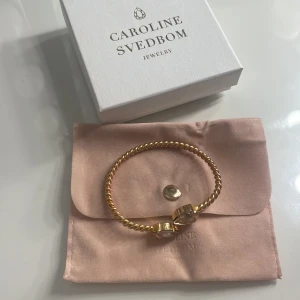 Guldarmband från Caroline Svedbom - Snyggt guldarmband från Caroline Svedbom! Nypris 795 säljer för 450kr!