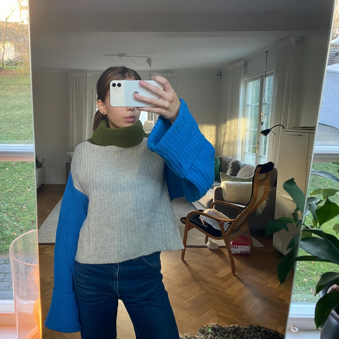 Stickad tröja med färgblock