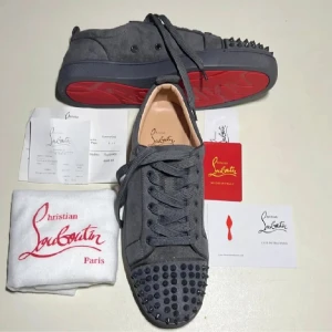 Loubs - Grå loubs använda fåtal gånger alla nitar kvar du får även med extra nitar bara fråga om du undrar över något eller fler bilder priset är förhandlingsbart